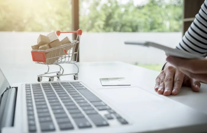 Hazır E-Ticaret Paketi mi Özel E-Ticaret Yazılımı mı?